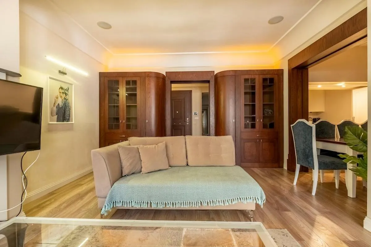 Spacious Apartment, 1-Min To Taksim Square Istanbul